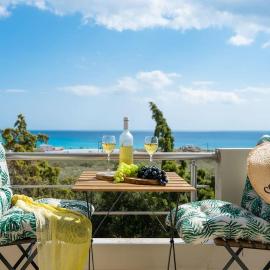 Remvi house. Sea and mountains view., hotel din Goúdhouros