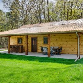 1/2 Mi to Lake Arbutus: Cabin w/ ATV Trail Access, hotel din Hatfield