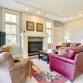 Castle Hill Resort Condo: 5 Mi to Slopes at Okemo!，Proctorsville的飯店