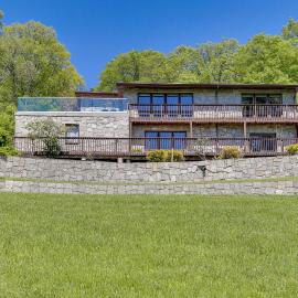East Fishkill Escape, Close to Red Wing Park!, hotel en Hopewell Junction