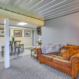 Charming Lake Ann Apartment - Walkable Location!, Hotel in Lake Ann