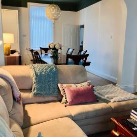Newly Refreshed Cottage, New King Bed, Free Parking & WiFi