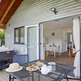 The Clover Lodge, Redlake Farm - Hot tub, BBQ, free parking