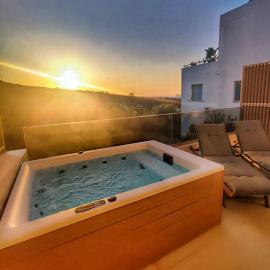 L A Boutique Suites with Private Hot Tub