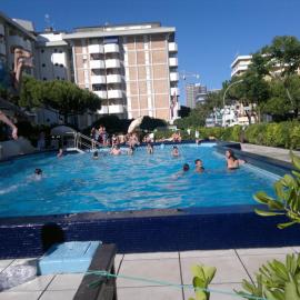 Hotel AMALFI & Restaurant Karaoke Bar, hotel in Lido di Jesolo