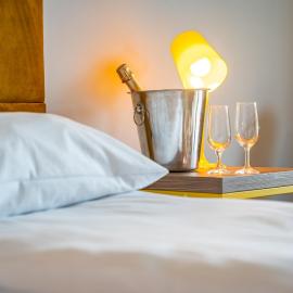 Zaspany Piec, hotel a Mikołajki