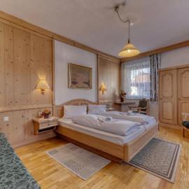 Hotel Bayerischer Hof, готель у місті Боденмайс