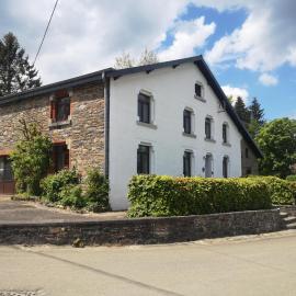 Gîte Les trois charmes, מלון בGouvy