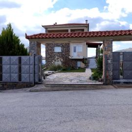 Dimitris Vasos Villa With Sea And Mountain View, готель у місті Аліверіон