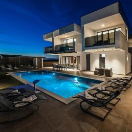 Villa Luna-Private Heated Pool and sauna