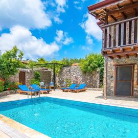 Havuzu korunaklı 2+1 taş villa, hotel Kınalı városában
