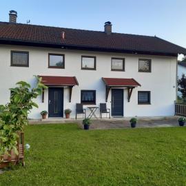 Ferienwohnung Zenta, hotel v destinaci Tacherting