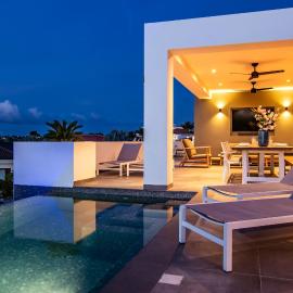 Ocean Sunset Villa luxury stay max. 14 people, hotel u gradu Dorp Sint Michiel