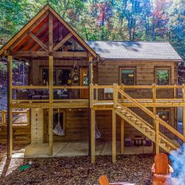 Brand New Build Luxury Mountain Chalet with Hot tub, pool, Game Room, Premium features, hotel din Ellijay