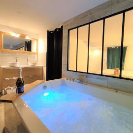 Maison de ville, SPA Balnéo, 2 suites parentales, hotell i Vichy