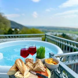 The Mermaids Watch Pendine DOG FRIENDLY with Cymru Holidays