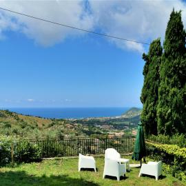 Elegante villa panoramica con giardino e idromassaggio a 10 minuti dal mare