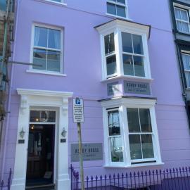 Ashby House, hotel in Tenby