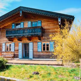 Chalet im Grünen in Seenähe