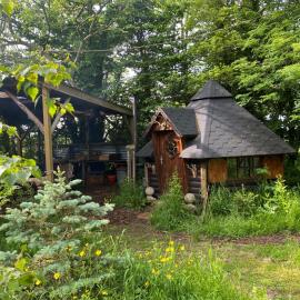 The Hobbit House and Secret Garden, Hotel in Taunton