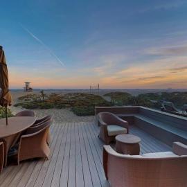 3 Bedroom 2 Bath Beachfront Home, hotel in Huntington Beach