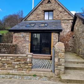 The Old Pig Sty، فندق في Llanellen