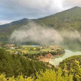 Guesthouse zvina, hotel in Fushe-Arrez