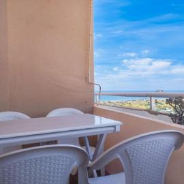 Spacious 4 bedroom with parking in town centre, Nerja, ξενοδοχείο σε Nerja