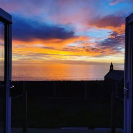 Allibella Shepherds Hut, Amazing Seaview, Private garden, Pet Friendly, hotel Barmouthban