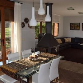 Casa con jardín en Rascafría, hotel u gradu Raskafria