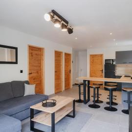 Beau T3 au style moderne #2, hotel in Embrun
