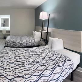 Magnolia Inn Extended Stay of Kingsland - New 2025 - Book a Kitchen Room - 12 Noon Check Out - 4K Black Beds - Saltwater-Mineral Pool open until 4AM - 24-7 Front Desk - LUXE Coffee Bar Award Winning Inn - Save by phone - 912-576-4777, hotel in Kingsland