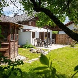 Ganzes Haus mit großem Garten und eigener Sauna, hotel in Unterwössen
