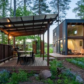 SHANTI FOREST HOUSE Guest house with mirror sauna, hotel di Laoküla