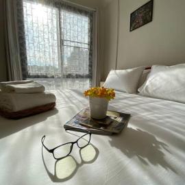 1 min walk to BTS, 3 Bed 3 Bath, Entire House