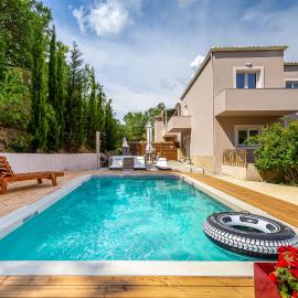 Nightingale Villa & Suites Corfu, hotel i Gazátika
