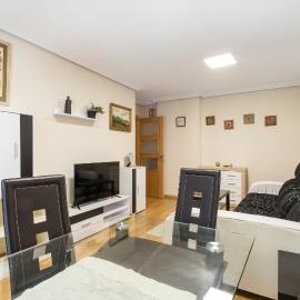 Apartamento Santiago Lopez -Wifi-plaza de Garaje, hotell i Pravia