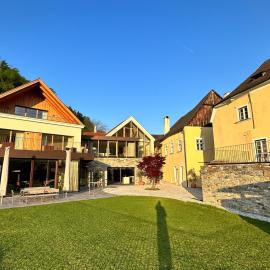 Weingut FJ Gritsch Mauritiushof Apartments โรงแรมในชปิทซ์