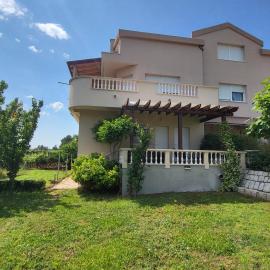 Apartments Lipić, hotel v mestu Posedarje