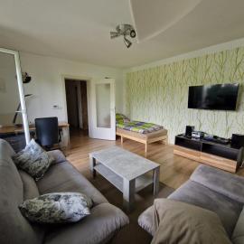 Apartment mit Balkon, perfekt als Monteurwohnung oder Stundentenwohnung, hotel u gradu Špringe