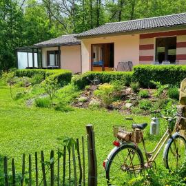 Ferienhaus Rehblick - direkt in der Natur, mit Lesezimmer und zwei Terrassen، فندق في فريدريشرودا