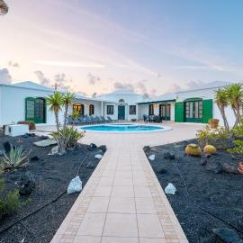 Villa Milan, hotel in Puerto del Carmen