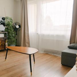 Warm & Cozy Apartment with balcony in Valmiera, hotel in Valmiera