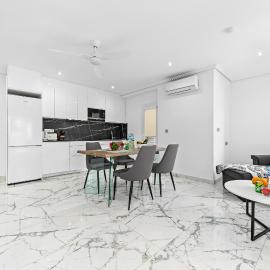 Apolo luxury -seaside modern apartment, hotel in Torrevieja