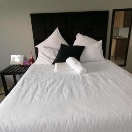 Serenity Airb&b Protea Glen, hotel in Soweto