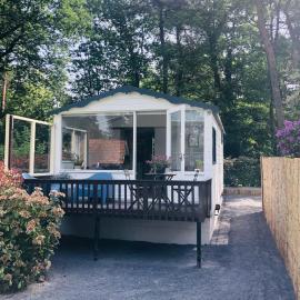 Tiny House Enschede Twente - Rust & opladen in de natuur, хотел в Енсхеде