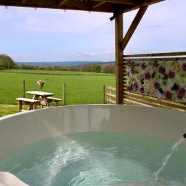 West Wood Yurts Ltd, hotel in Newcastle upon Tyne