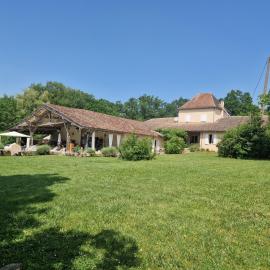 Maison Cassin47, hotel v mestu Lavergne