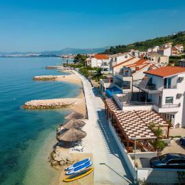 Rooms Vedrana, hotel in Podstrana