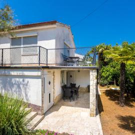 Apartment Martina by El-Pi Tours, hotel in Vantačići
